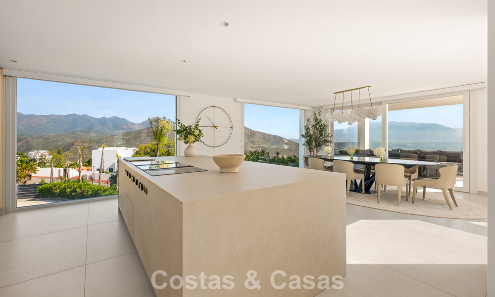Moderne luxury villa with contemporary architecture and panoramic views for sale in the Hills of Marbella East 800305