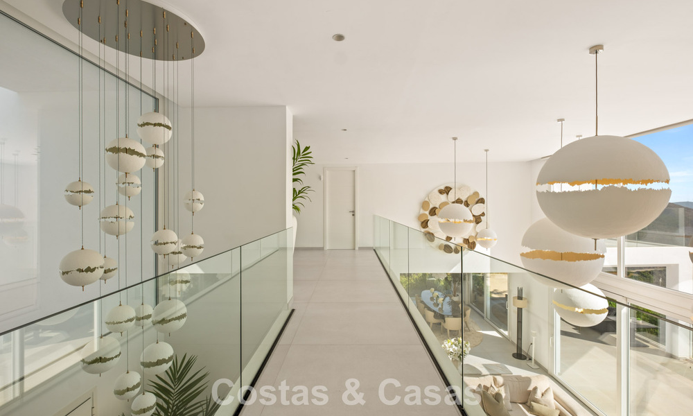 Moderne luxury villa with contemporary architecture and panoramic views for sale in the Hills of Marbella East 800306