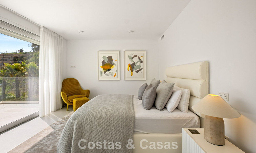 Moderne luxury villa with contemporary architecture and panoramic views for sale in the Hills of Marbella East 800308