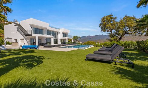 Moderne luxury villa with contemporary architecture and panoramic views for sale in the Hills of Marbella East 800312