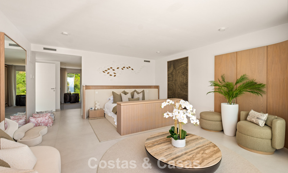 Moderne luxury villa with contemporary architecture and panoramic views for sale in the Hills of Marbella East 800315