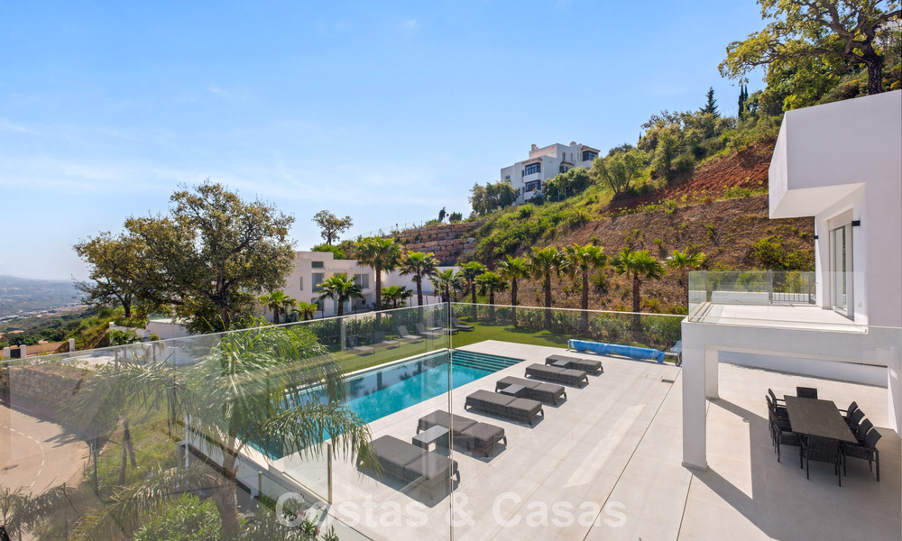 Moderne luxury villa with contemporary architecture and panoramic views for sale in the Hills of Marbella East 800319