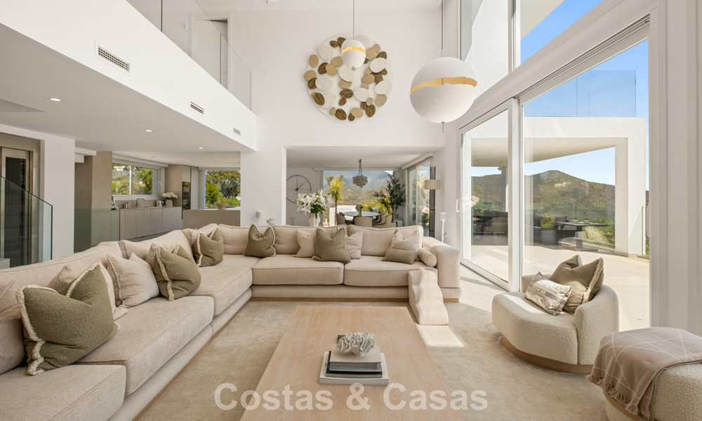 Moderne luxury villa with contemporary architecture and panoramic views for sale in the Hills of Marbella East 800323