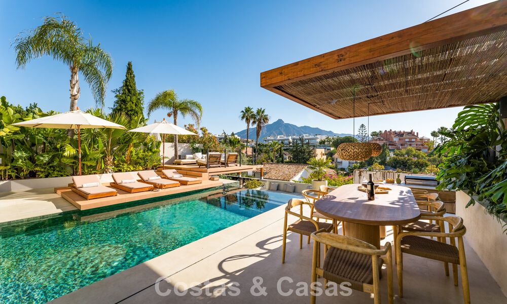 Modern renovated luxury villa with stunning views for sale in Nueva Andalucía, Marbella 800344
