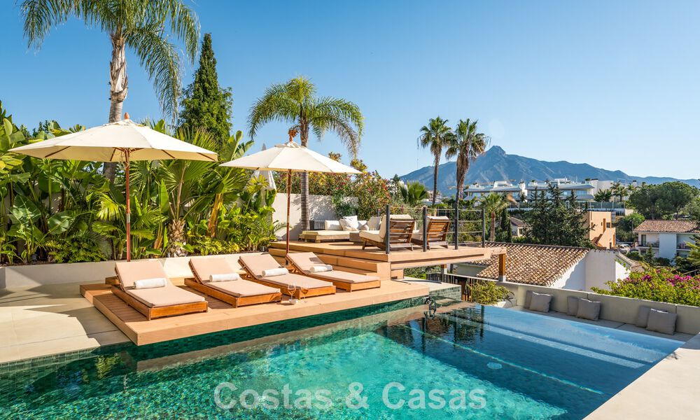 Modern renovated luxury villa with stunning views for sale in Nueva Andalucía, Marbella 800345