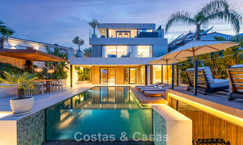 Modern renovated luxury villa with stunning views for sale in Nueva Andalucía, Marbella 800348