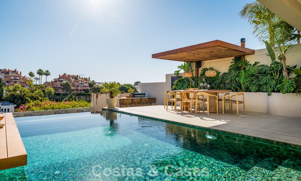 Modern renovated luxury villa with stunning views for sale in Nueva Andalucía, Marbella 800349