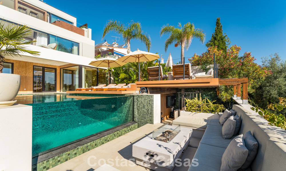 Modern renovated luxury villa with stunning views for sale in Nueva Andalucía, Marbella 800351
