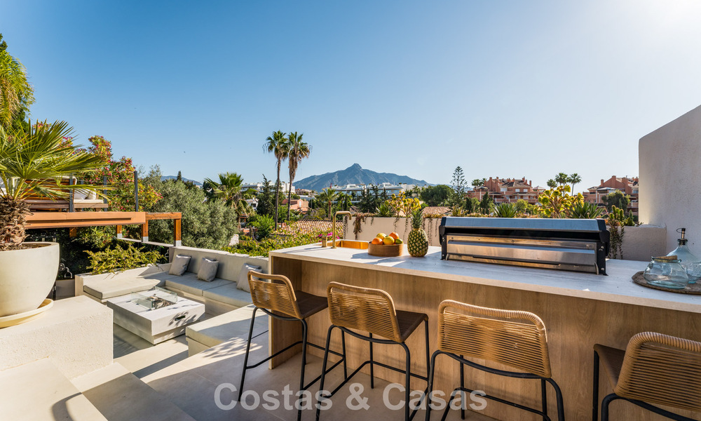 Modern renovated luxury villa with stunning views for sale in Nueva Andalucía, Marbella 800352