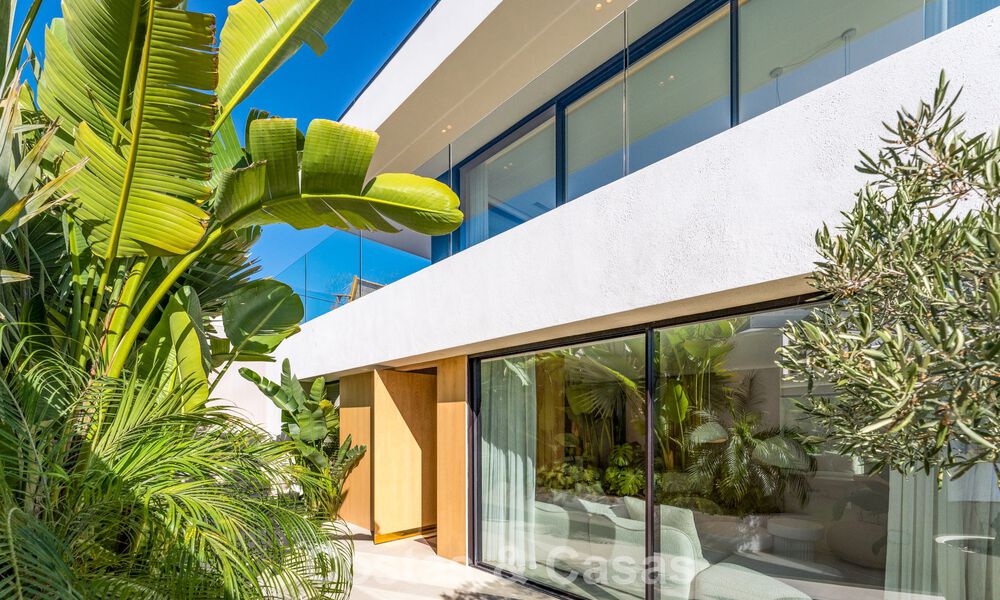 Modern renovated luxury villa with stunning views for sale in Nueva Andalucía, Marbella 800356