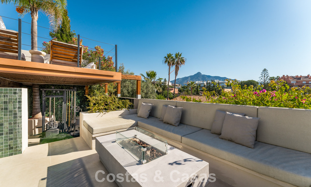 Modern renovated luxury villa with stunning views for sale in Nueva Andalucía, Marbella 800357