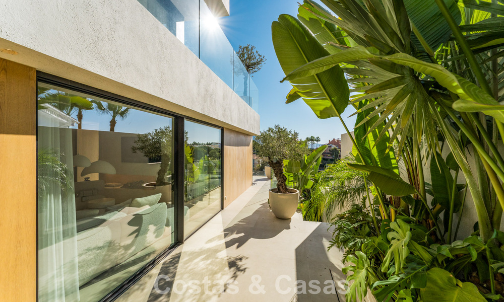 Modern renovated luxury villa with stunning views for sale in Nueva Andalucía, Marbella 800358