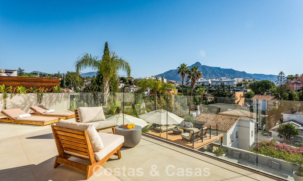Modern renovated luxury villa with stunning views for sale in Nueva Andalucía, Marbella 800359