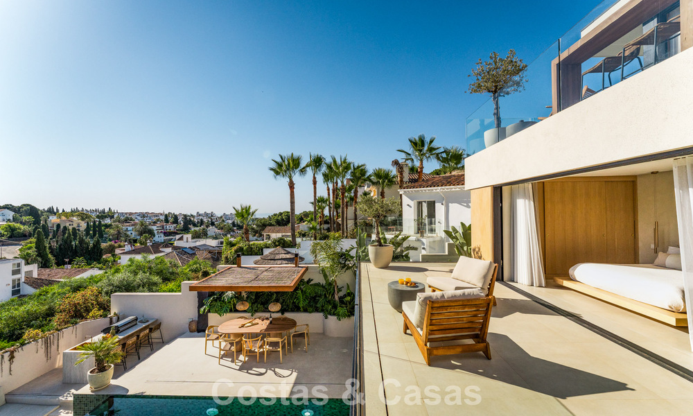 Modern renovated luxury villa with stunning views for sale in Nueva Andalucía, Marbella 800360