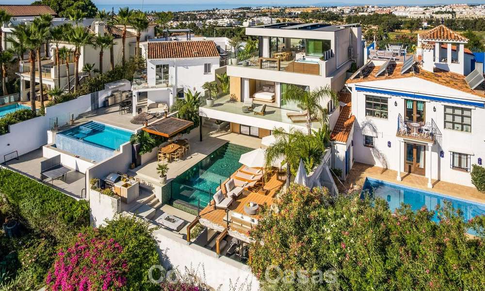 Modern renovated luxury villa with stunning views for sale in Nueva Andalucía, Marbella 800362