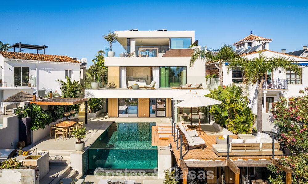 Modern renovated luxury villa with stunning views for sale in Nueva Andalucía, Marbella 800364