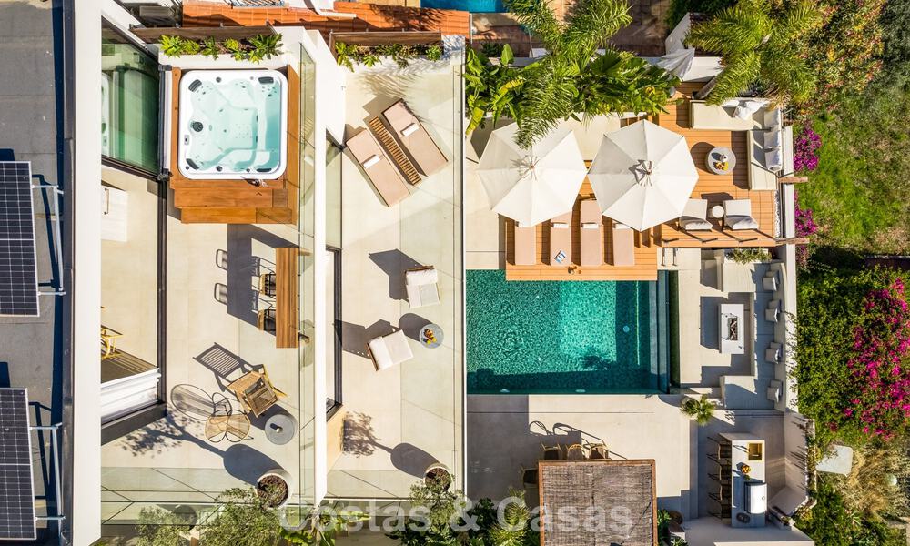 Modern renovated luxury villa with stunning views for sale in Nueva Andalucía, Marbella 800366