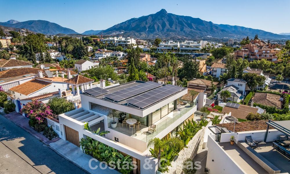 Modern renovated luxury villa with stunning views for sale in Nueva Andalucía, Marbella 800368
