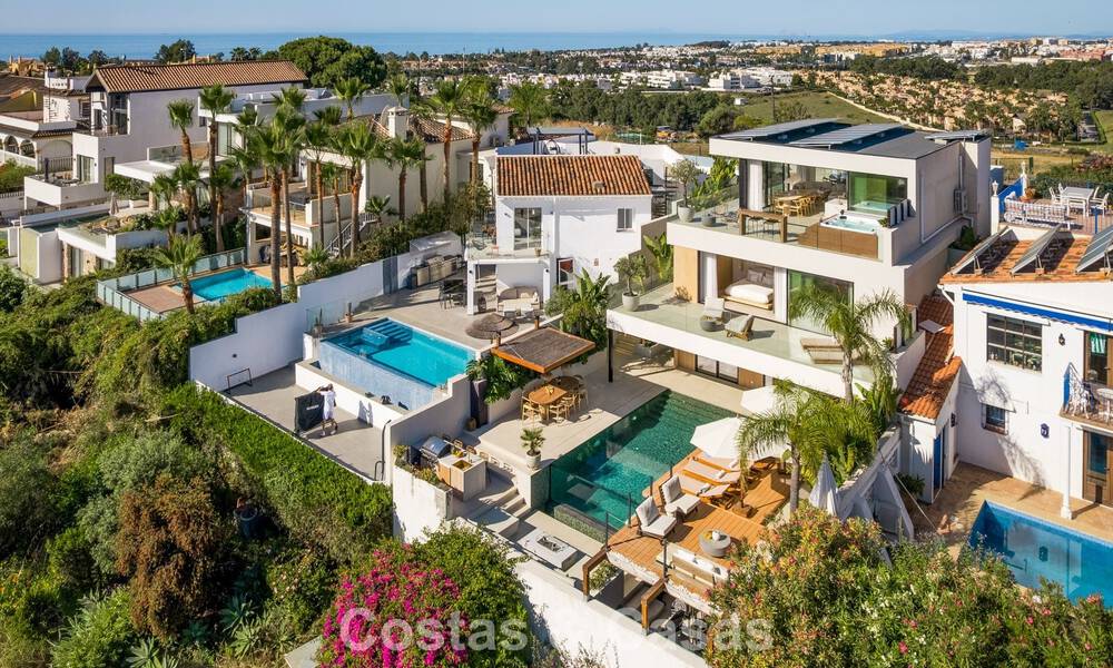Modern renovated luxury villa with stunning views for sale in Nueva Andalucía, Marbella 800369