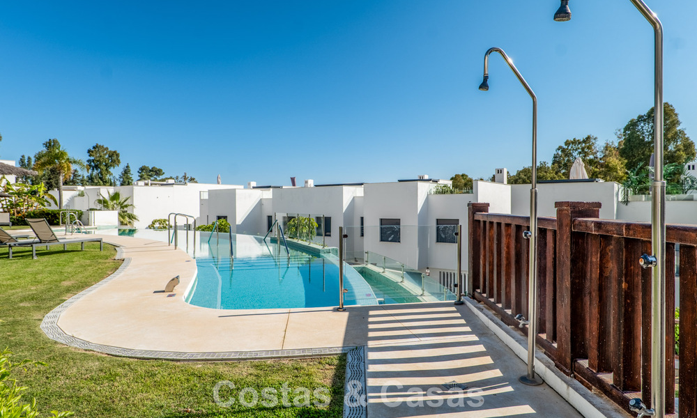 Luxury townhouse for sale near Puente Romano, Marbella’s Golden Mile 800374