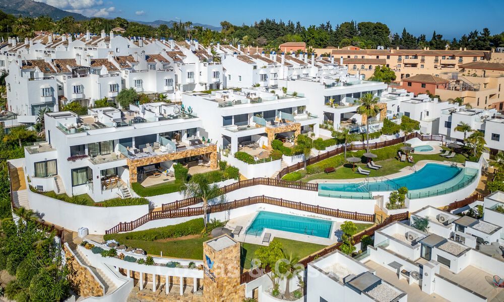 Luxury townhouse for sale near Puente Romano, Marbella’s Golden Mile 800377