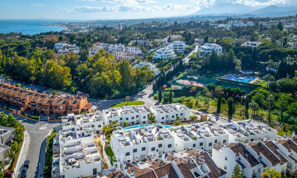 Luxury townhouse for sale near Puente Romano, Marbella’s Golden Mile 800380