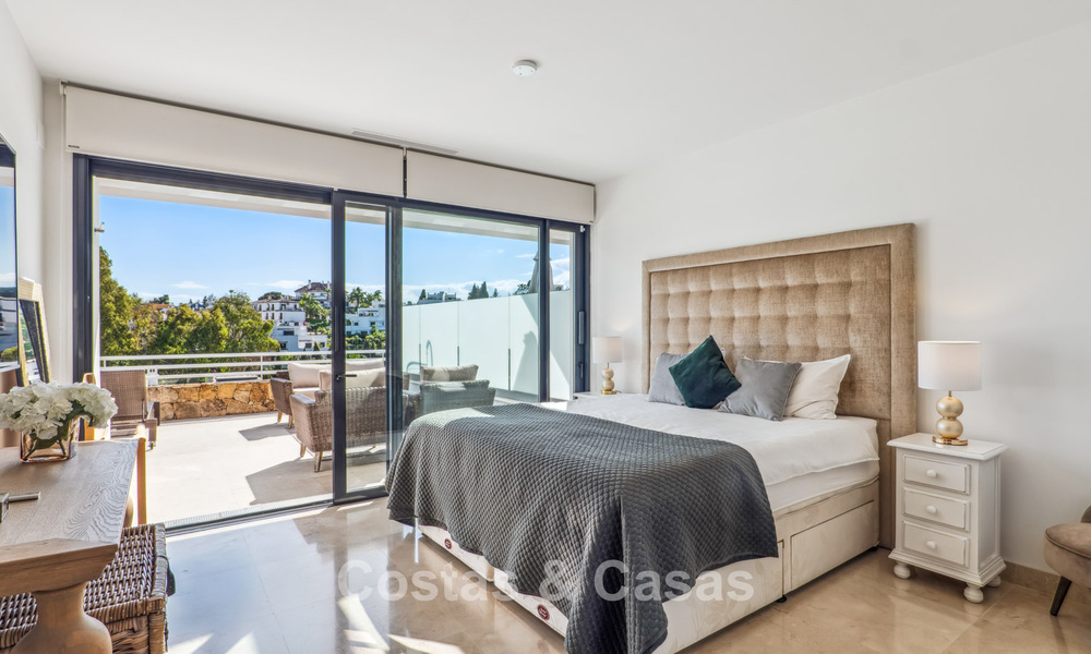 Luxury townhouse for sale near Puente Romano, Marbella’s Golden Mile 800385