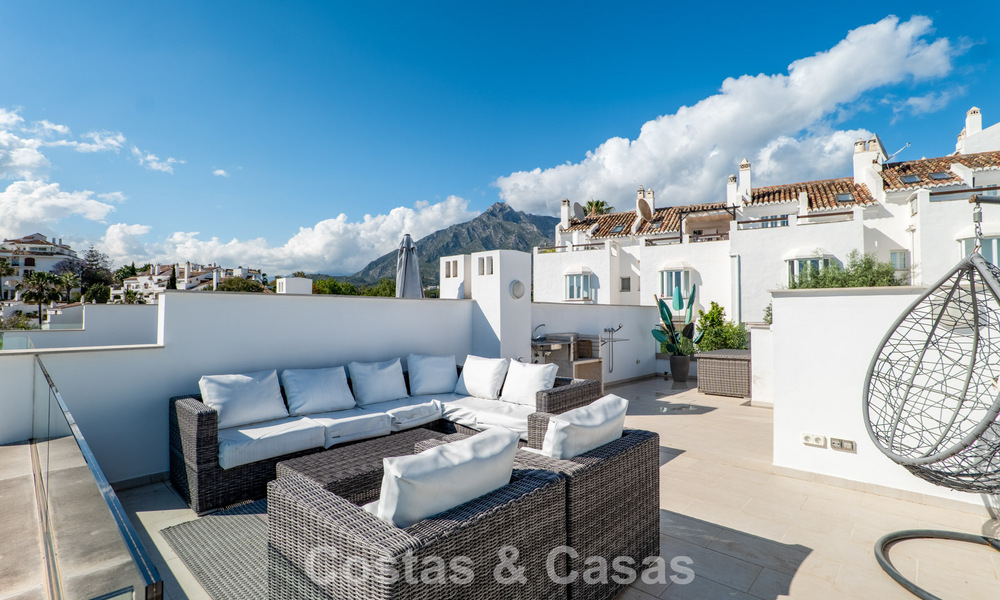 Luxury townhouse for sale near Puente Romano, Marbella’s Golden Mile 800389