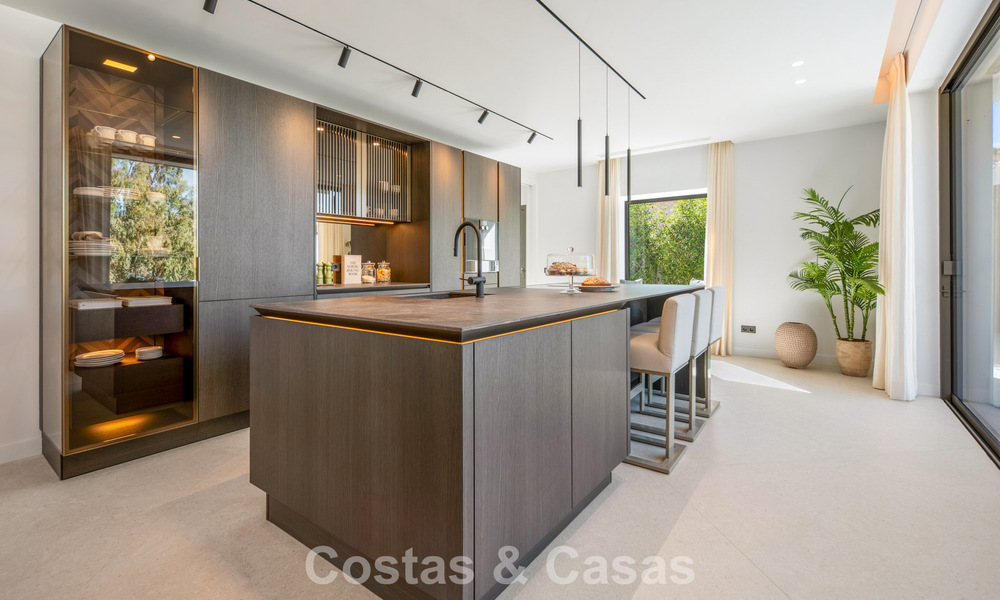 Modern mediterranean luxury villa for sale in a gated community in Marbella - Benahavís 800399