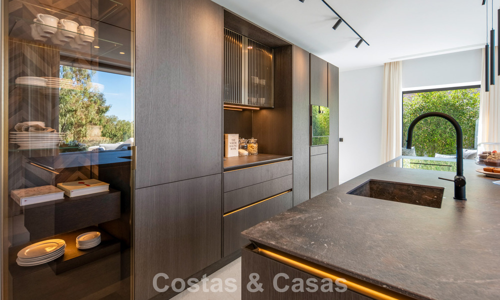 Modern mediterranean luxury villa for sale in a gated community in Marbella - Benahavís 800401