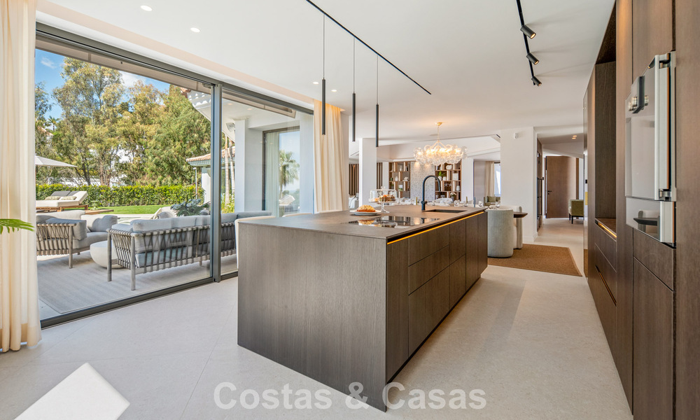 Modern mediterranean luxury villa for sale in a gated community in Marbella - Benahavís 800403