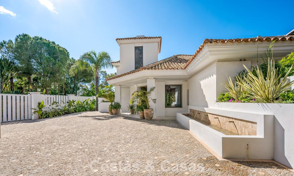 Modern mediterranean luxury villa for sale in a gated community in Marbella - Benahavís 800407