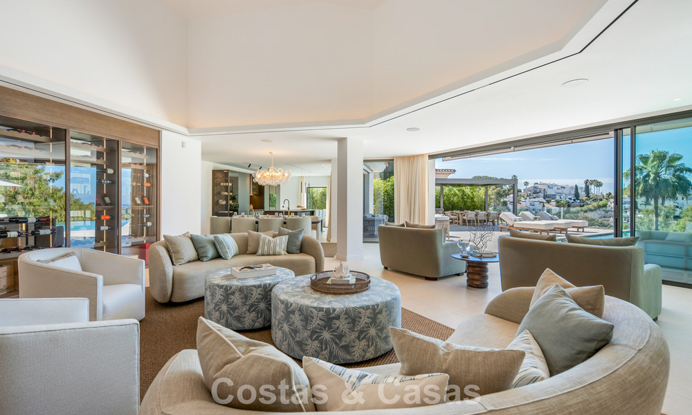 Modern mediterranean luxury villa for sale in a gated community in Marbella - Benahavís 800411