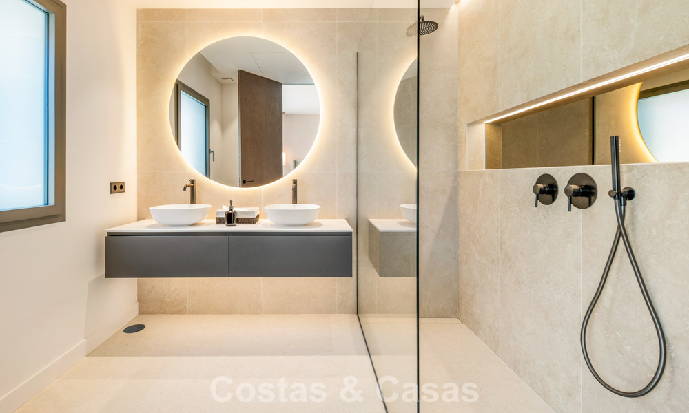 Modern mediterranean luxury villa for sale in a gated community in Marbella - Benahavís 800428
