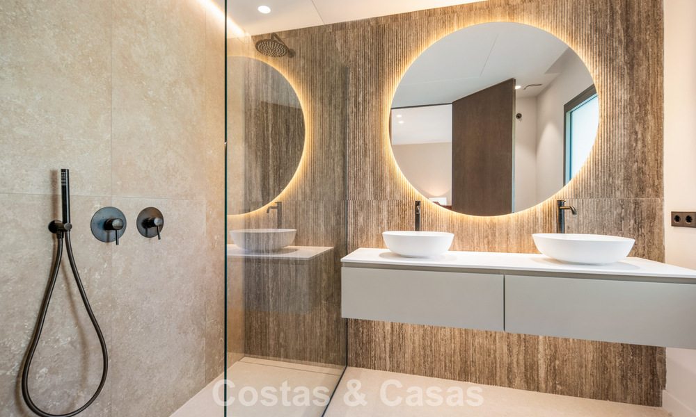 Modern mediterranean luxury villa for sale in a gated community in Marbella - Benahavís 800432