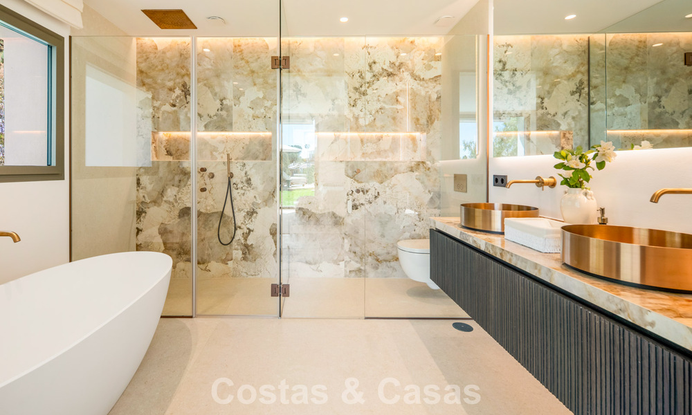 Modern mediterranean luxury villa for sale in a gated community in Marbella - Benahavís 800438