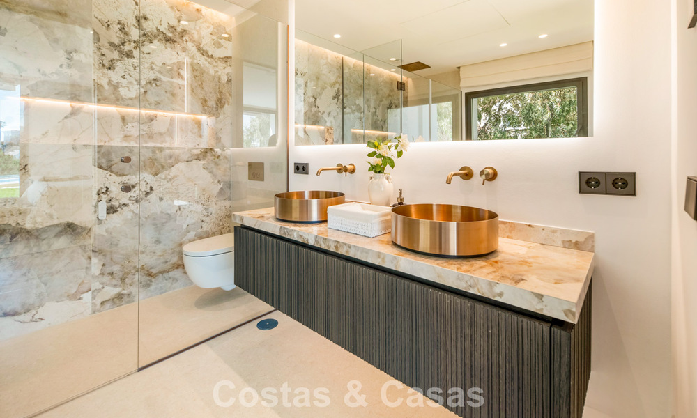 Modern mediterranean luxury villa for sale in a gated community in Marbella - Benahavís 800439
