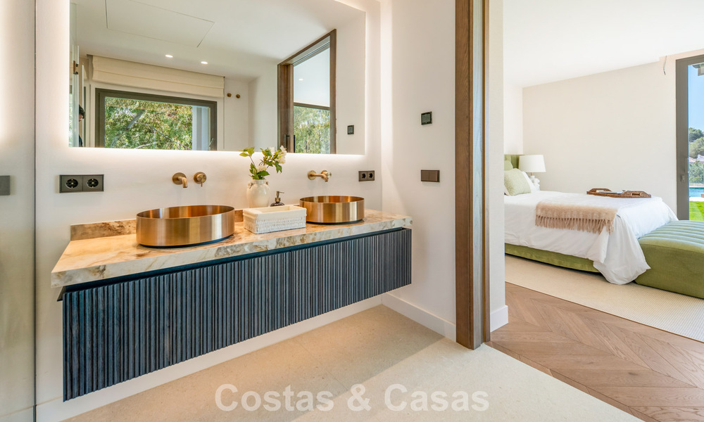 Modern mediterranean luxury villa for sale in a gated community in Marbella - Benahavís 800440