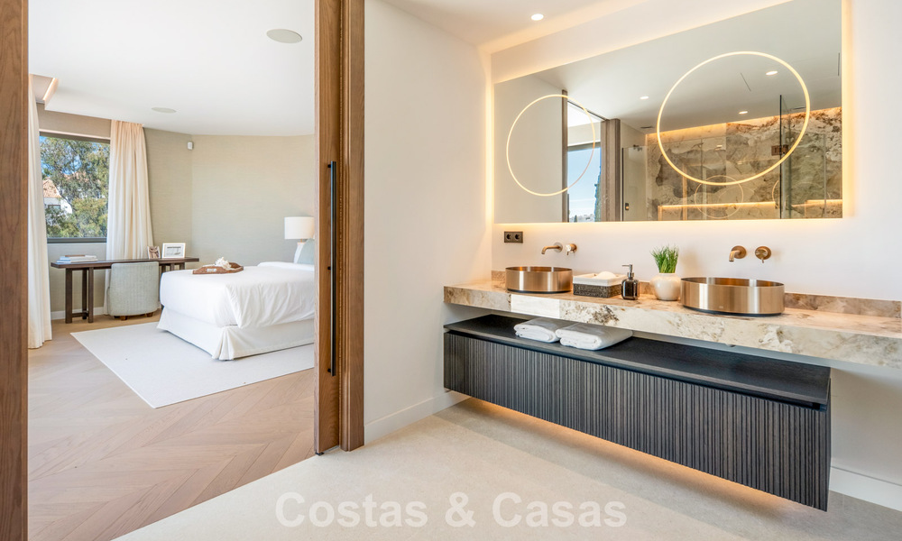 Modern mediterranean luxury villa for sale in a gated community in Marbella - Benahavís 800448