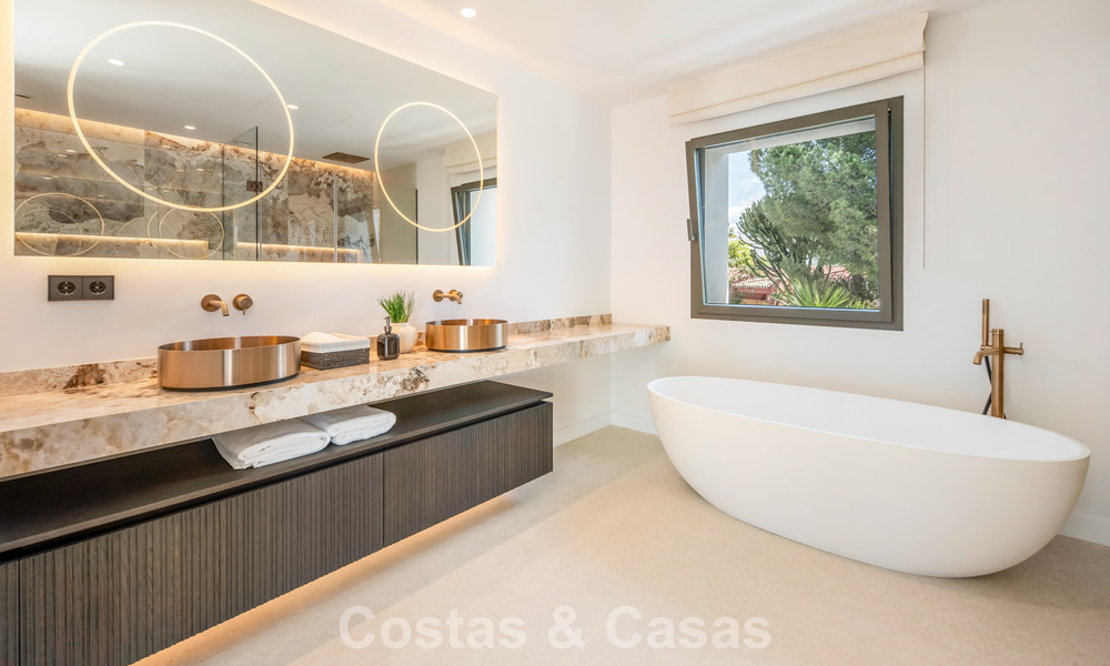 Modern mediterranean luxury villa for sale in a gated community in Marbella - Benahavís 800449