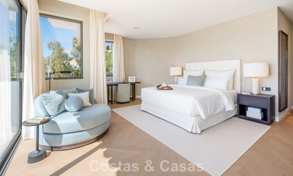 Modern mediterranean luxury villa for sale in a gated community in Marbella - Benahavís 800451