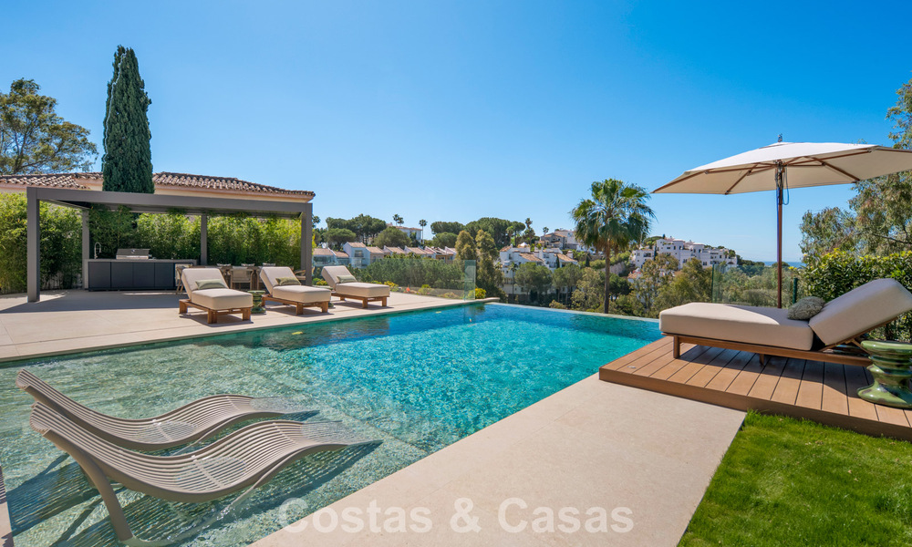 Modern mediterranean luxury villa for sale in a gated community in Marbella - Benahavís 800455