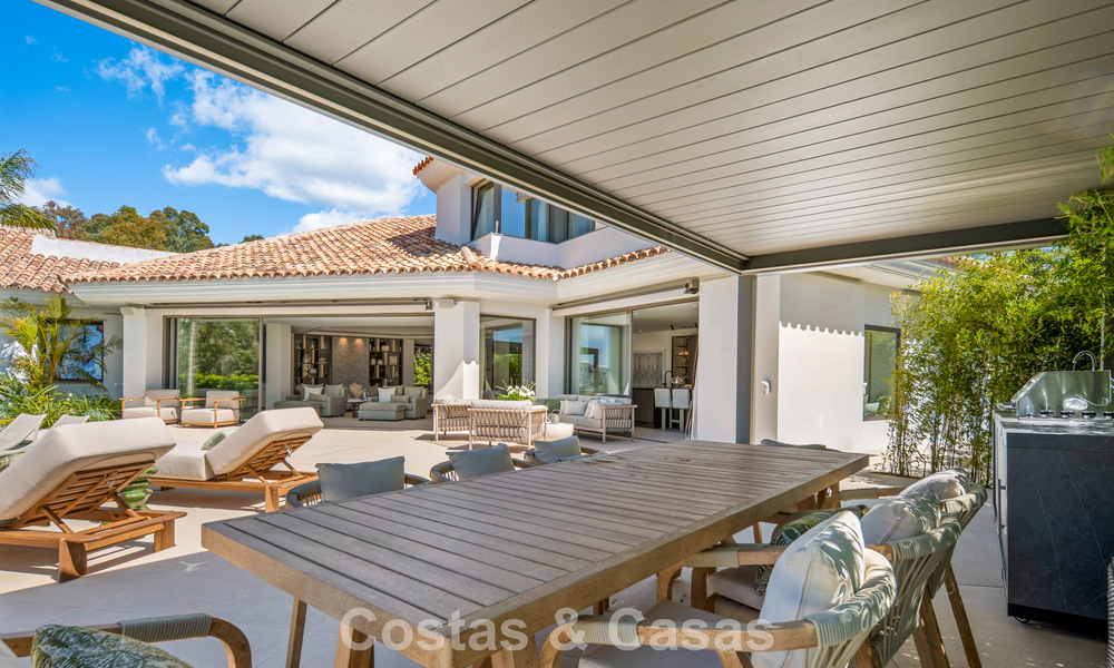 Modern mediterranean luxury villa for sale in a gated community in Marbella - Benahavís 800461