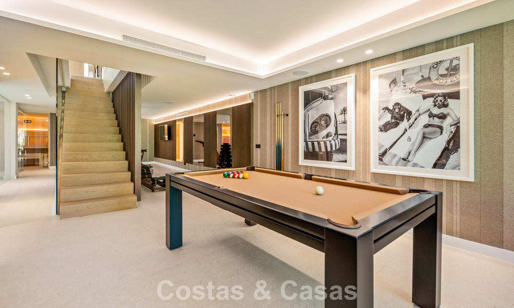 Modern mediterranean luxury villa for sale in a gated community in Marbella - Benahavís 800466