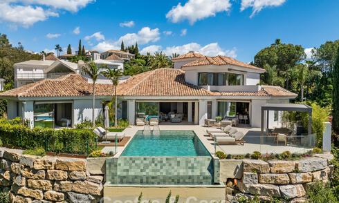Modern mediterranean luxury villa for sale in a gated community in Marbella - Benahavís 800471