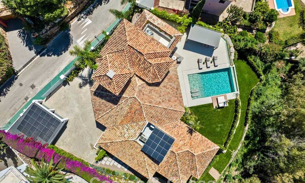 Modern mediterranean luxury villa for sale in a gated community in Marbella - Benahavís 800475