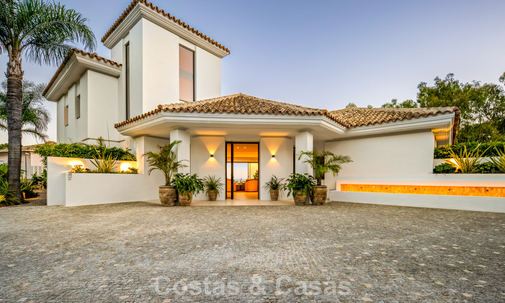 Modern mediterranean luxury villa for sale in a gated community in Marbella - Benahavís 800485