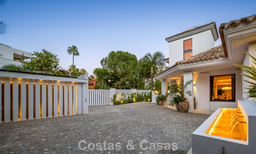 Modern mediterranean luxury villa for sale in a gated community in Marbella - Benahavís 800495