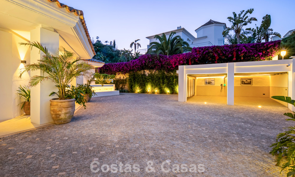 Modern mediterranean luxury villa for sale in a gated community in Marbella - Benahavís 800504