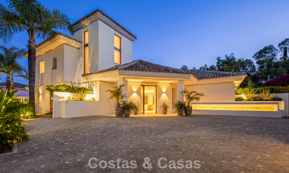 Modern mediterranean luxury villa for sale in a gated community in Marbella - Benahavís 800505